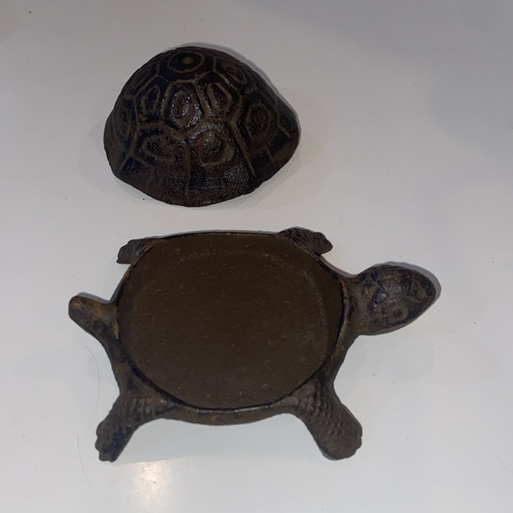 Turtle Tortoise Cast Iron Garden Decoration Key Hider Holder or trinket box VGUC - Picture 7 of 10